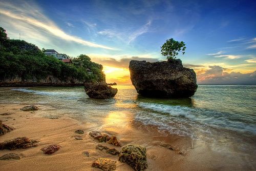 Pantai Padang Padang Bali: Destinasi Wisata Populer dengan Keindahan yang Menakjubkan