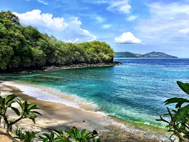 Pantai Blue Lagoon Bali: Wisata Populer yang Wajib Dikunjungi