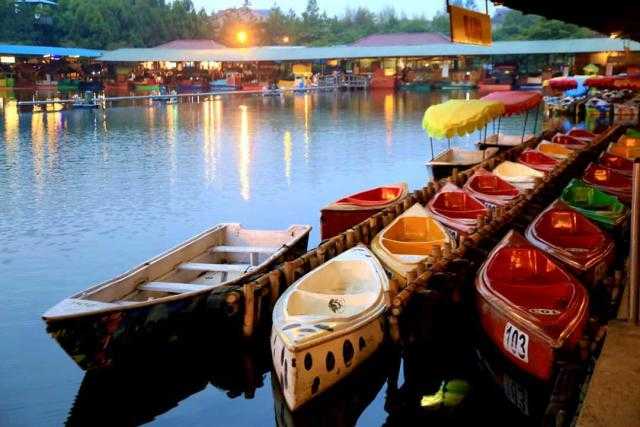 Floating Market Lembang: Destinasi Wisata Unik di Bandung yang Tak Boleh Dilewatkan