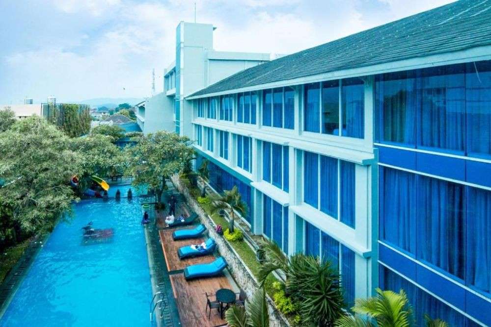 Kolam Renang Hotel untuk Umum Terdekat: Pilihan Liburan Santai dan Menyenangkan