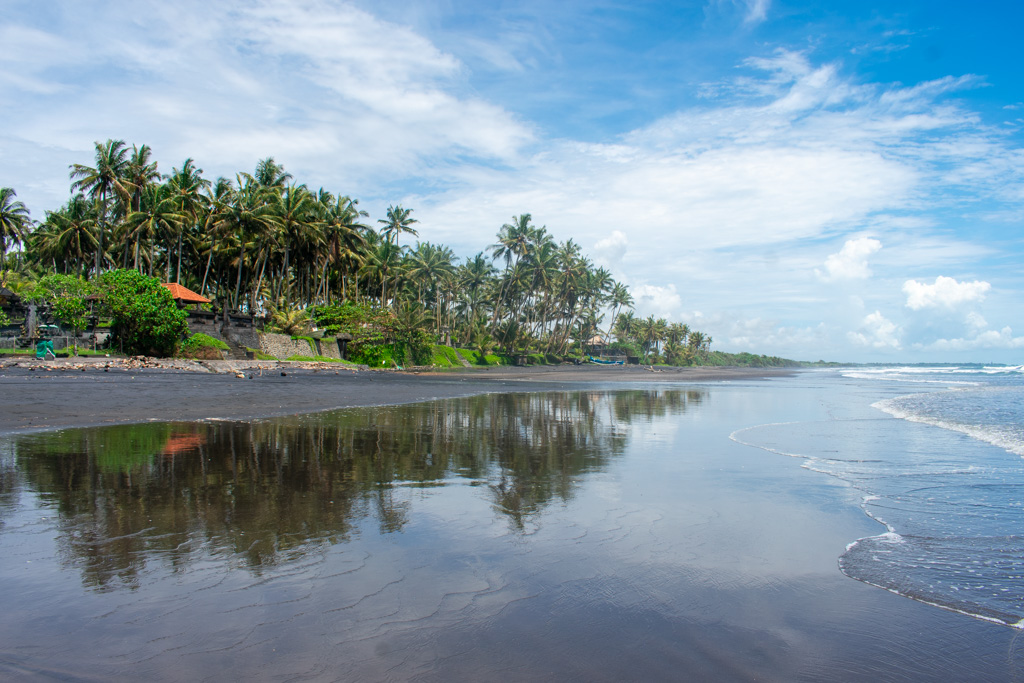 Pasut Beach Bali: Surga Tersembunyi dengan Pasir Hitam yang Memukau ...