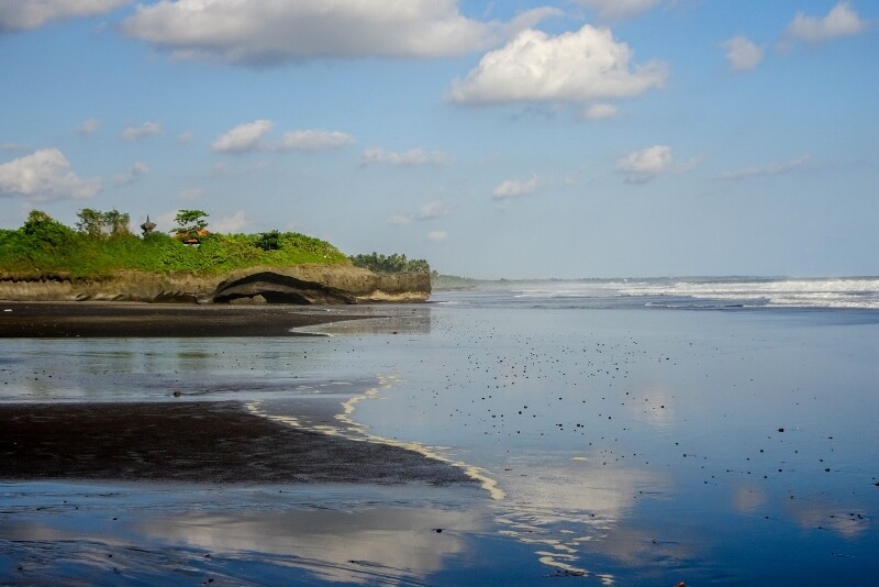 Pasut Beach Bali: Surga Tersembunyi dengan Pasir Hitam yang Memukau