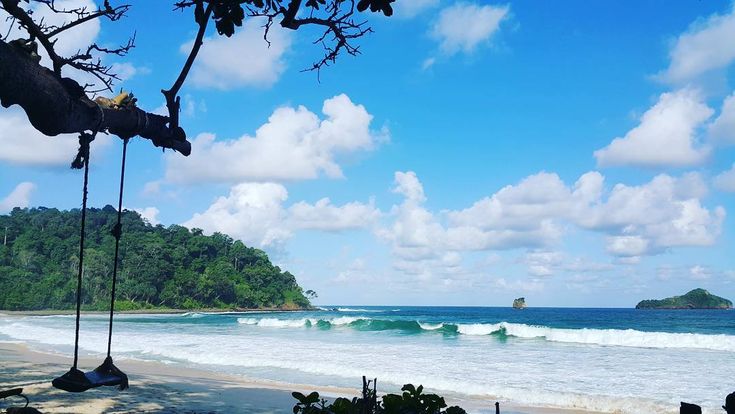 Surga Tersembunyi di Malang: Indahnya Pantai Sendiki dan penginapan murah