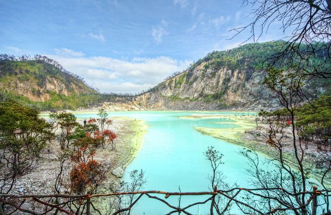 kawah putih bandung-penginapan terdekat-cozzy.id