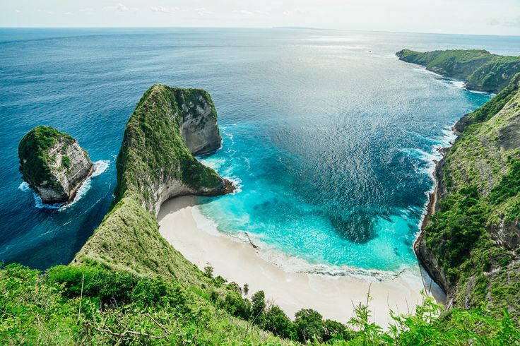 Pantai Kelingking di Nusa Penida-penginapan terdekat-cozzy.id