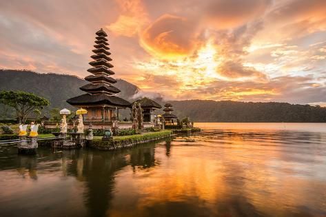 Keagungan Pura Ulun Danu Bratan dan Penginapan Terdekat di Bali