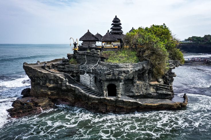 Sejarah Tanah Lot di Bali dan Penginapan Murah di Sekitarnya