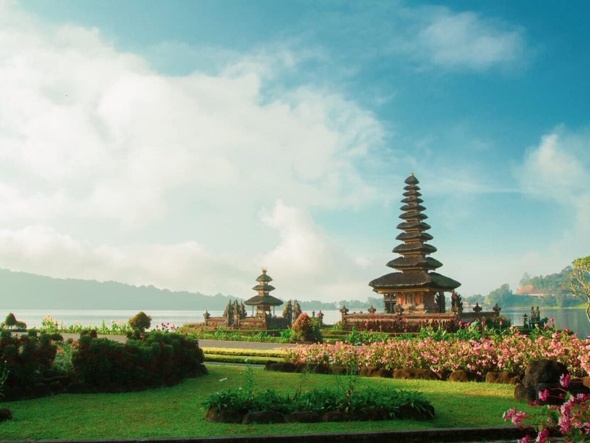 Pura Ulun Danu Bratan: Permata di Tepi Danau Bedugul