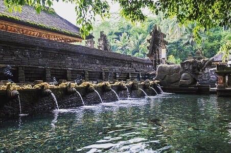 Tirta Empul: Sumber Air Suci dan Wisata Religi di Bali