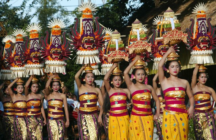 Lovina Festival-penginapan murah_cozzy.id