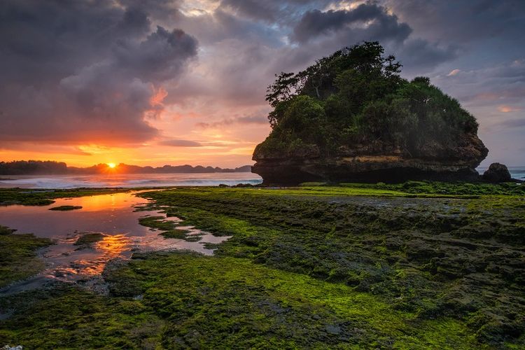 Pantai Parang Dowo: Surga Tersembunyi di Malang Selatan