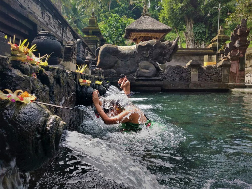 Cozzy.id - Hotel Murah - Hotel Terdekat - Penginapan Murah - Penginapan Terdekat - Booking Hotel - Tirta Empul Bali - Sucikan Diri di Sumber Air Suci - Sumber Gambar (TripAdvisor)