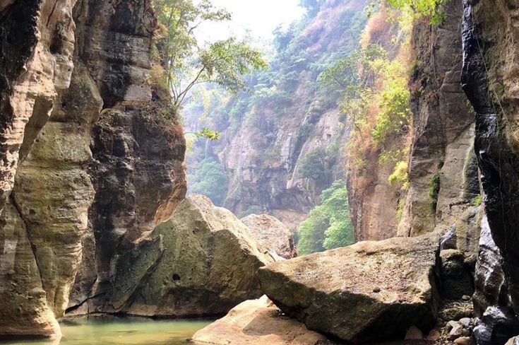 Menjelajahi Keindahan Tersembunyi di Sungai Cikahuripan: Surga Kecil di Bandung Barat