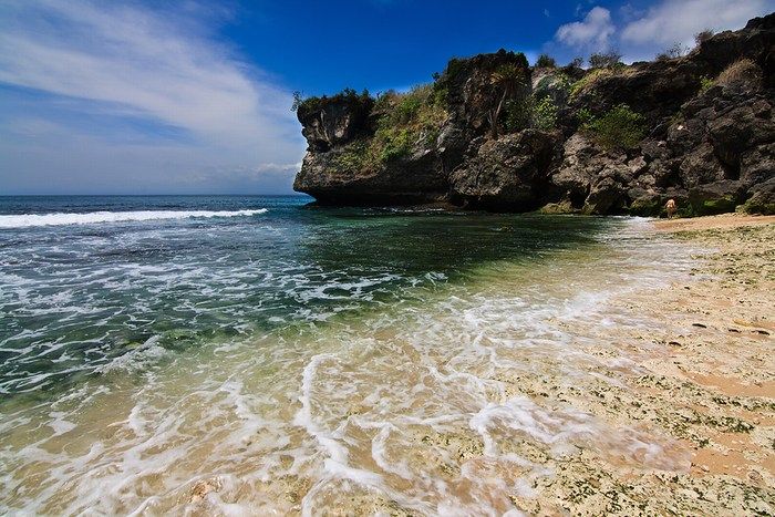 Pantai Balangan Bali: Surga Tersembunyi dengan Pesona Alam yang Menakjubkan