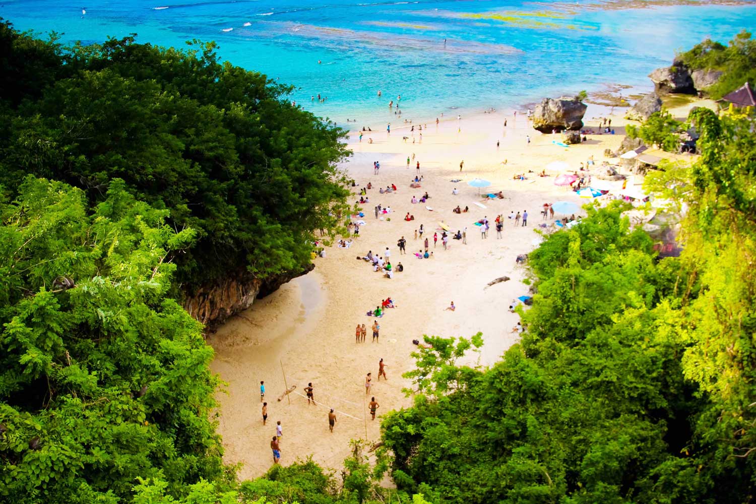 Pantai Padang Padang Bali: Pesona Tersembunyi di Uluwatu yang Wajib Dikunjungi