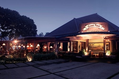 Wisata Kuliner Bandung: Roemah Nenek Resto Cafe