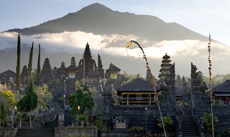 Pura Besakih: Pesona Wisata Spiritual di Pulau Bali